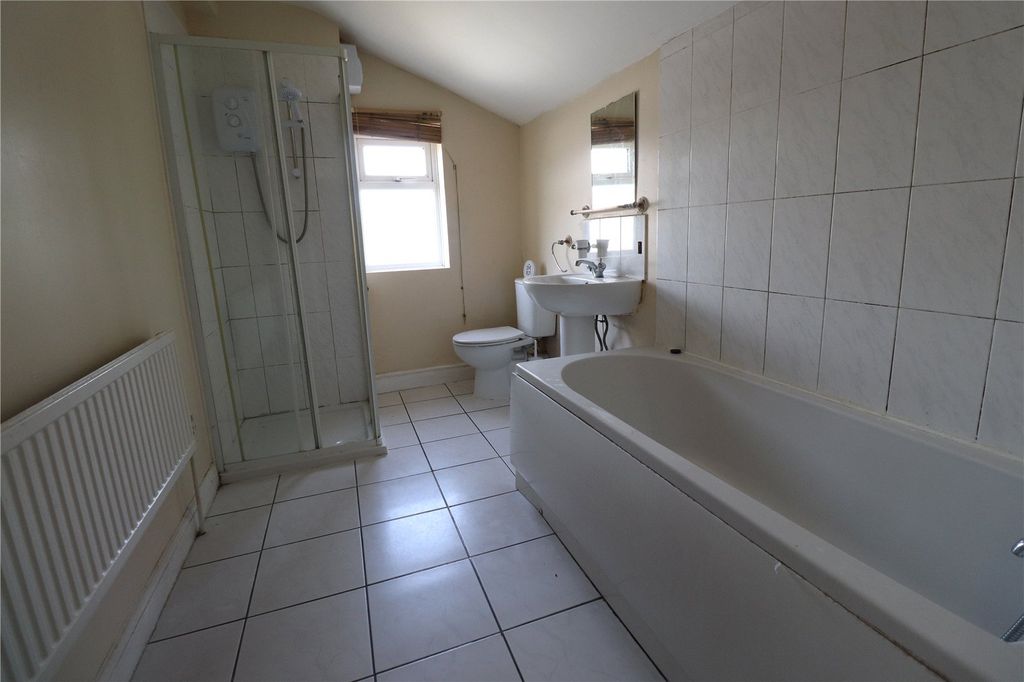 Property photo 3 of 7 Bathroom