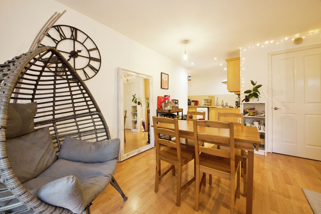 Property photo 2 of 10 5