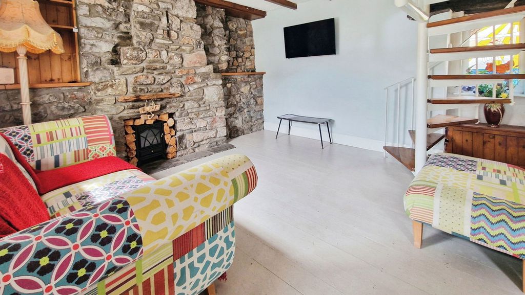 Property photo 3 of 18