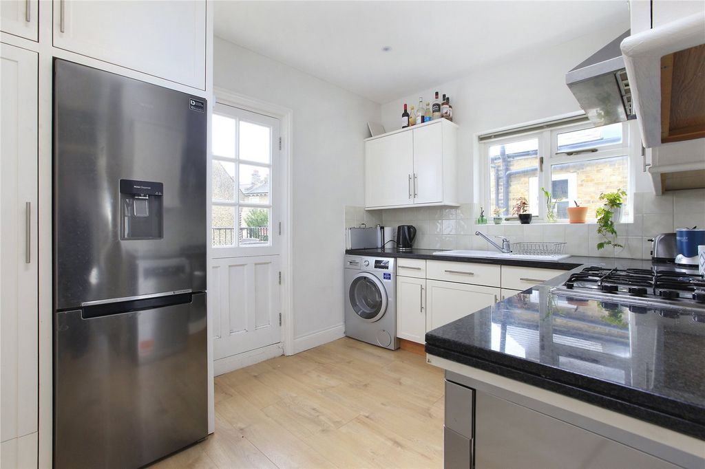 Property photo 3 of 18