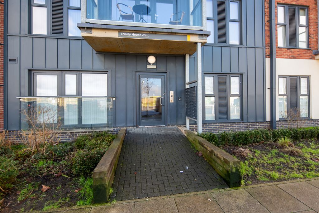 Property photo 2 of 20 Apartment Entrance