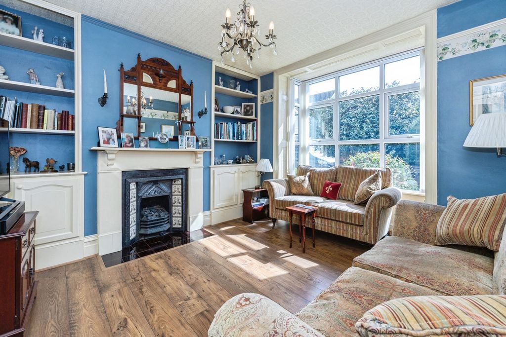 Property photo 2 of 28