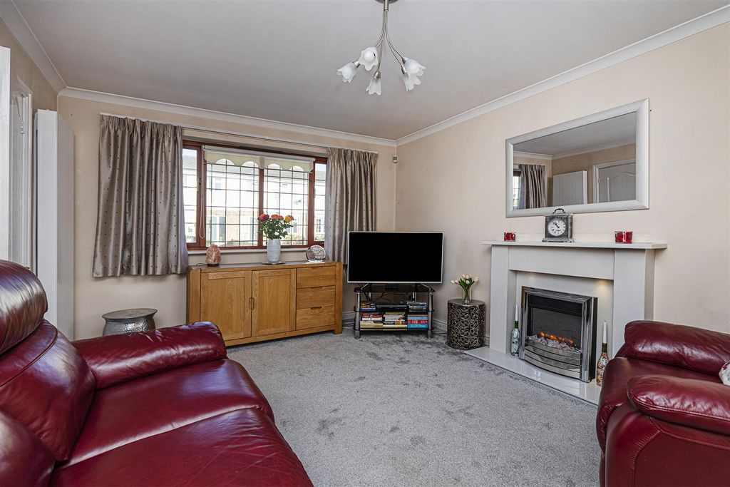 Property photo 3 of 26