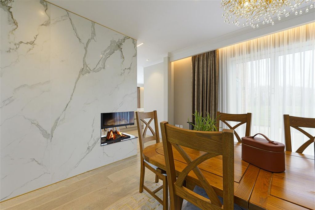 Additional image 10 of 6 bed detached house to rentFarnham House, Merton Lane, Canterbury CT4