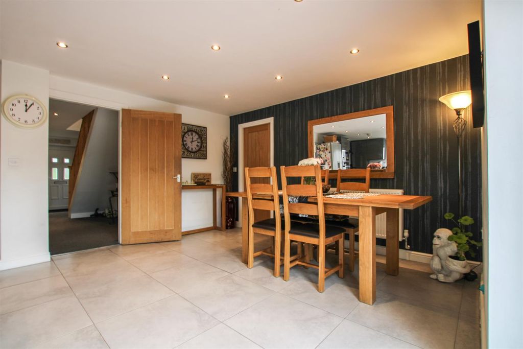 Property photo 3 of 16 Dining Area