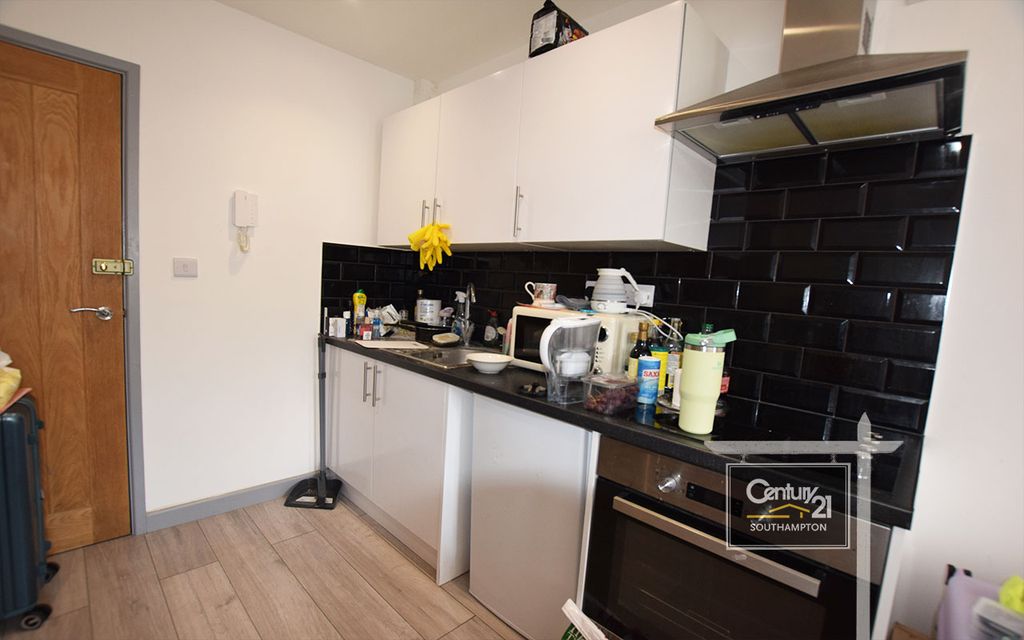 Property photo 1 of 3