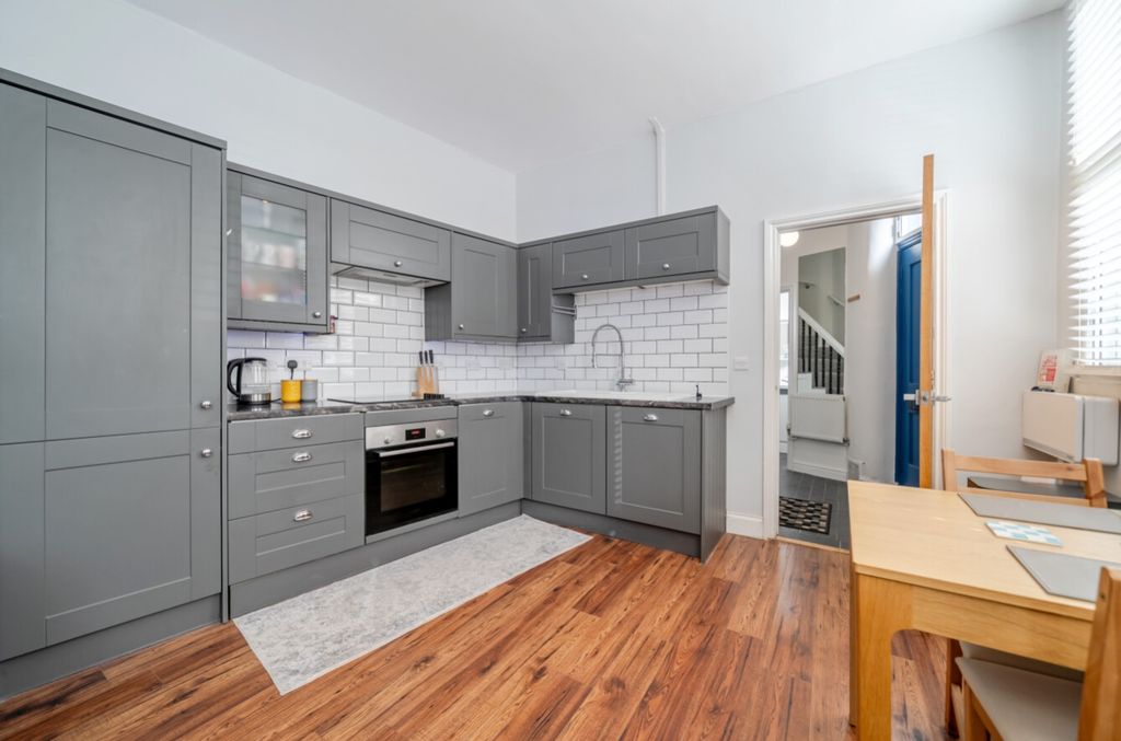 Property photo 2 of 28 1469892-7-6A1F5dc7B4c8d
