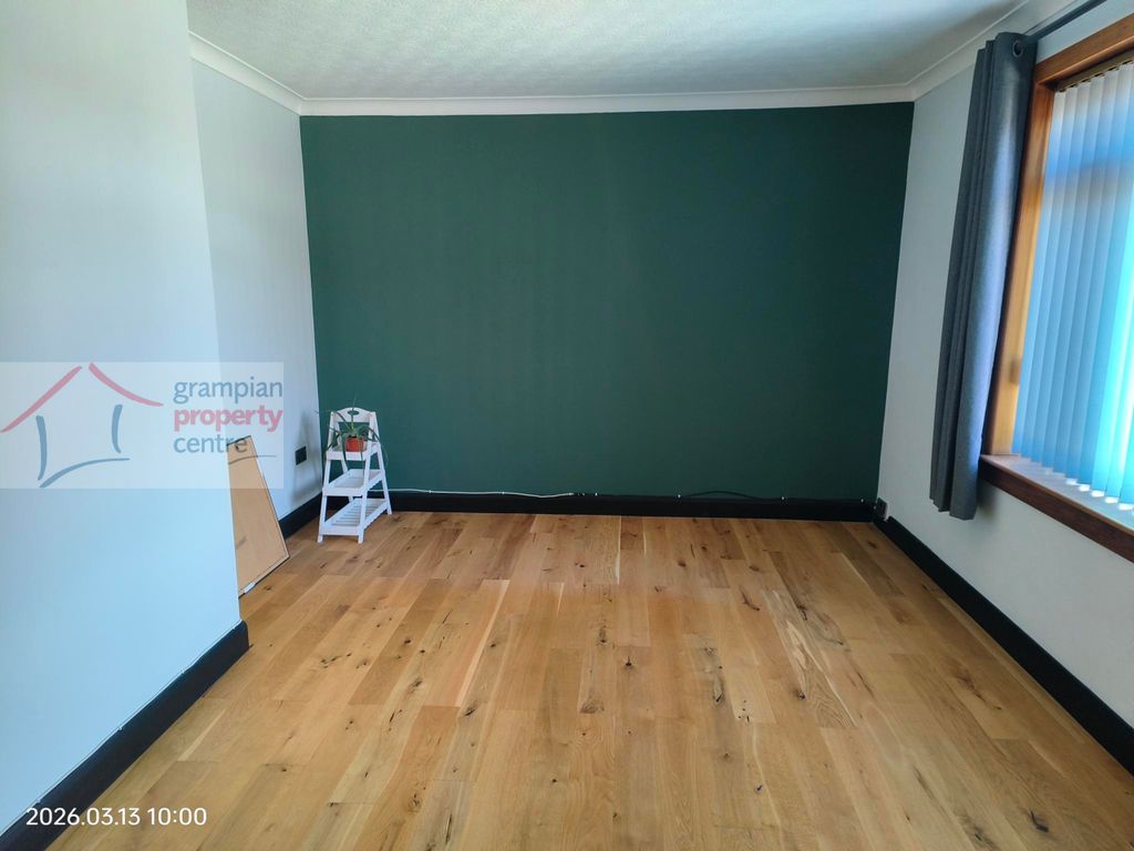 Property photo 3 of 16 Lounge 2