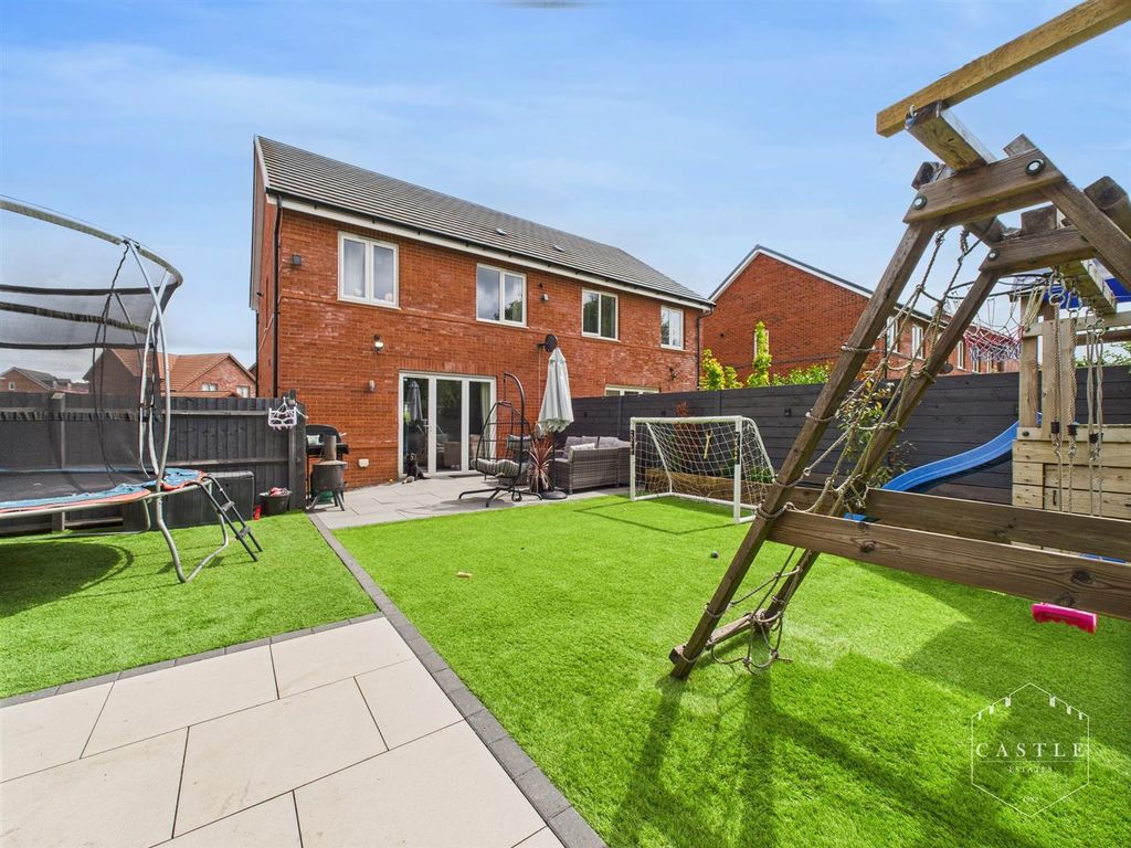 Property photo 2 of 16 Outside
