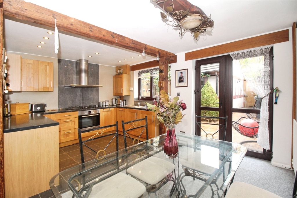 Property photo 3 of 11 Fitted Kitchen/Diner