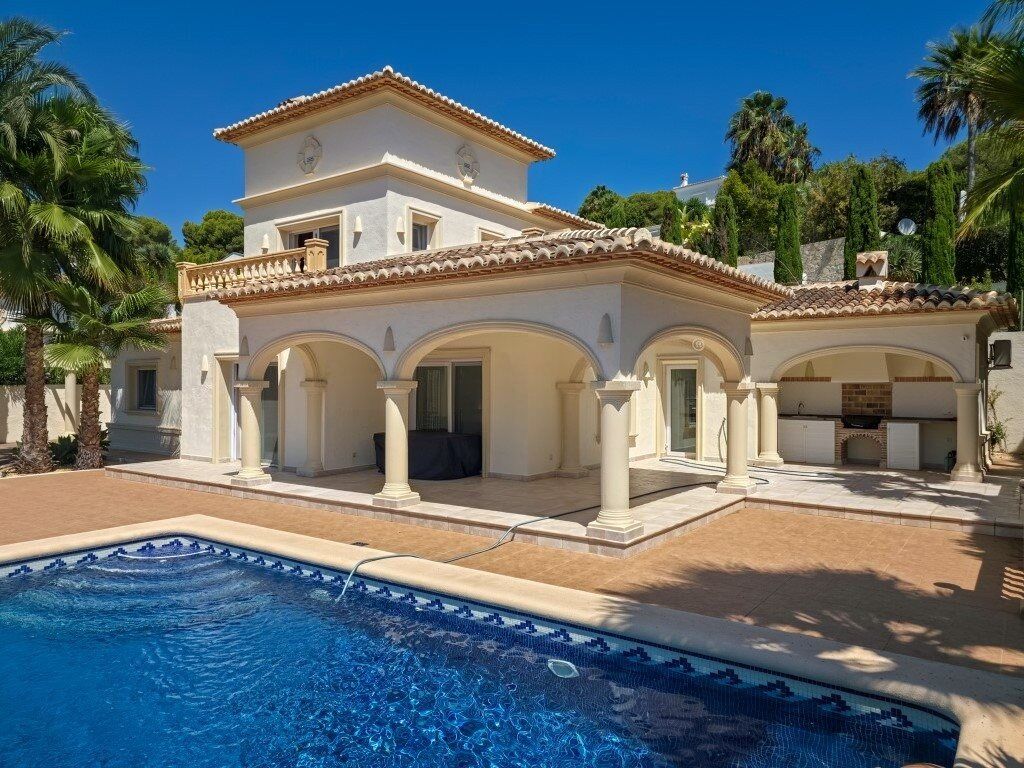Property photo 1 of 25 Mediterranean Villa 600 Meters From The Sea For Sale In Moraira