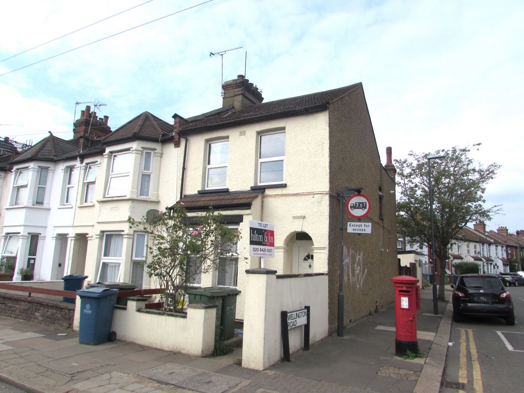 Property photo 1 of 8 Cecil Road, Harrow Wealdstone Middlesex Ha3