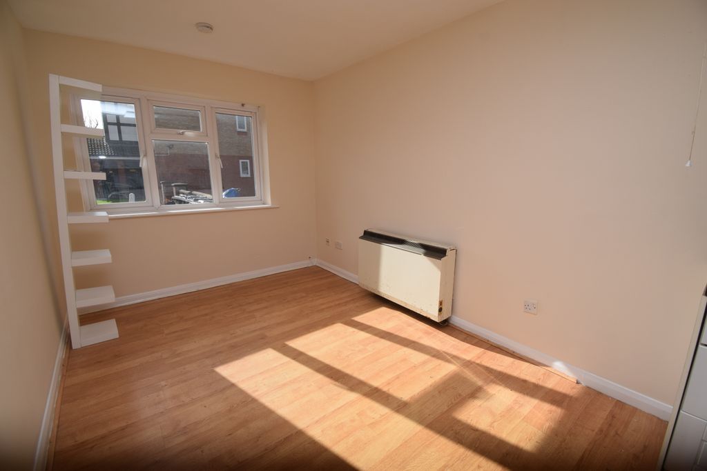 Property photo 3 of 7 Living Area