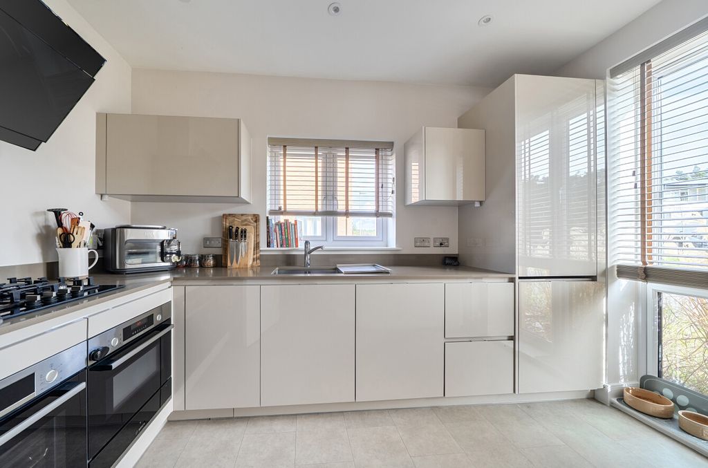 Property photo 3 of 18 1411419-14-698cc6...