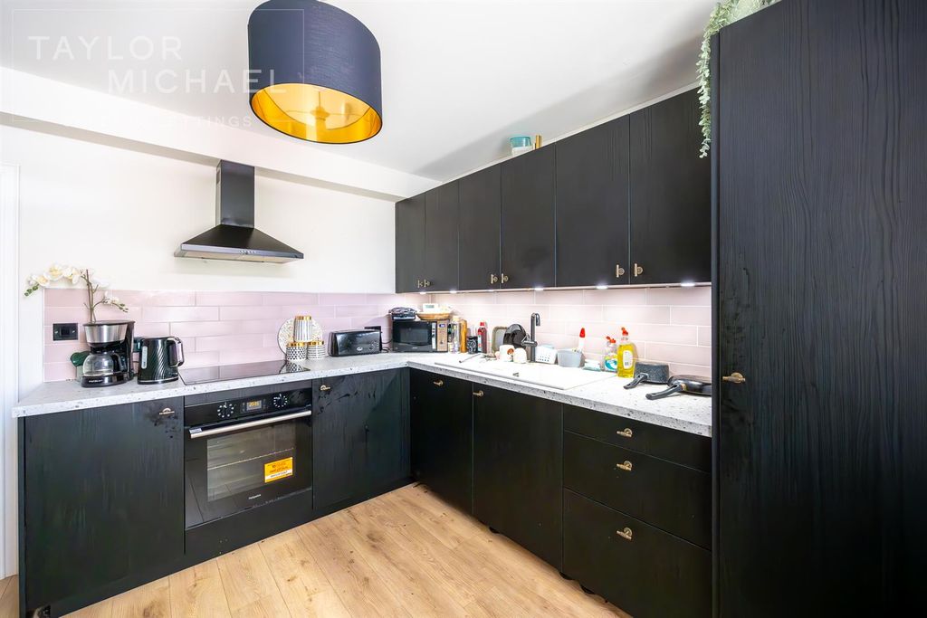 Property photo 3 of 14 Shared Kitchen