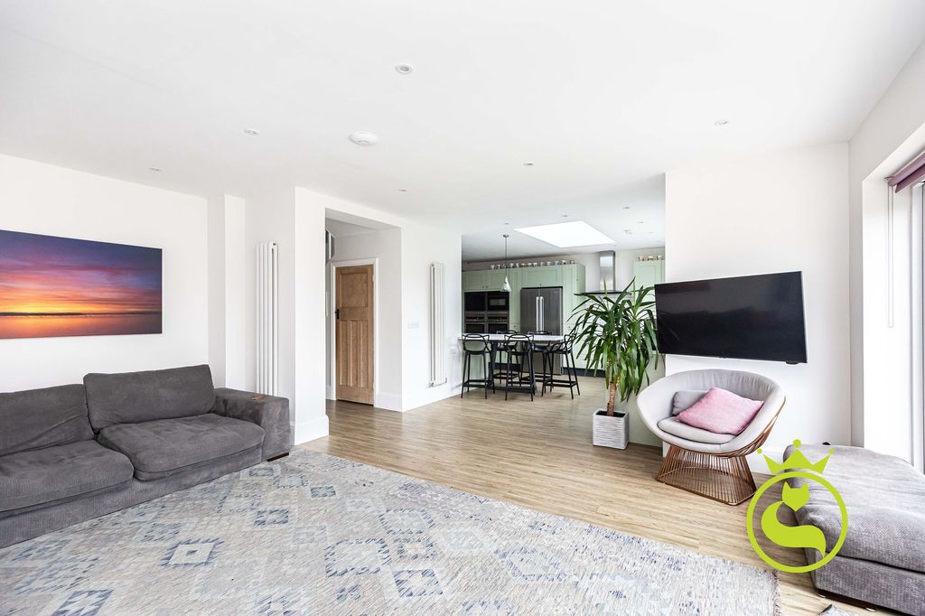 Property photo 3 of 31