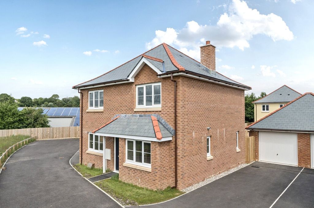 Property photo 1 of 17 External