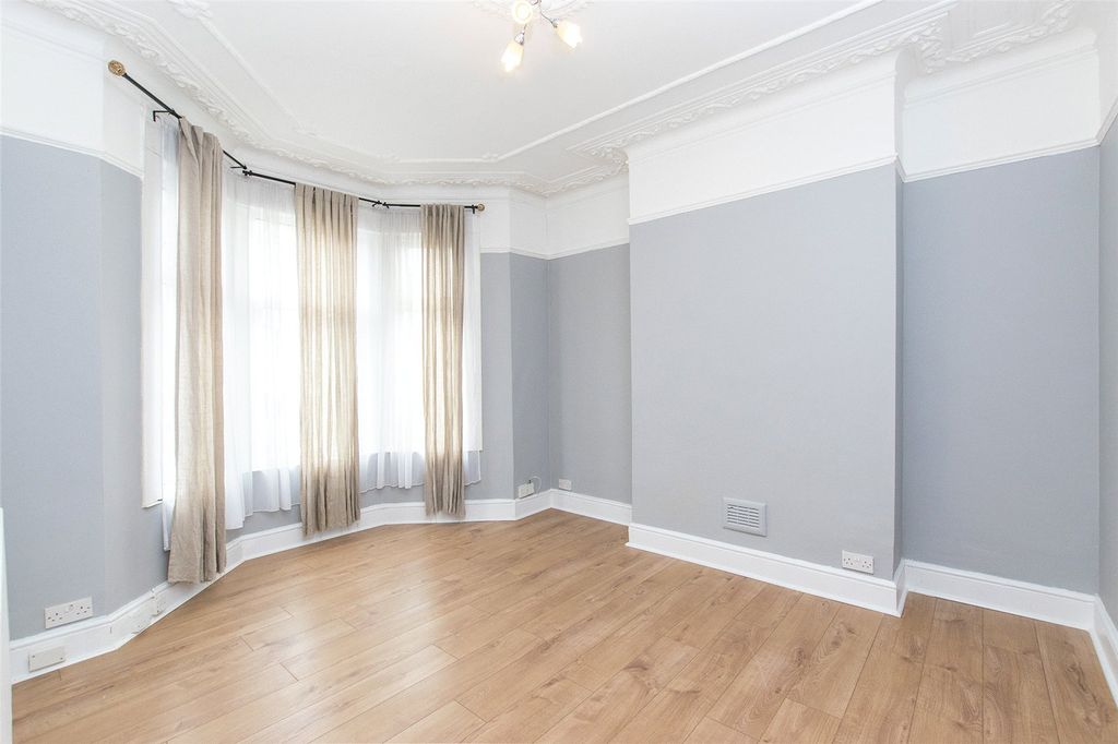 Property photo 2 of 12 Picture No. 02