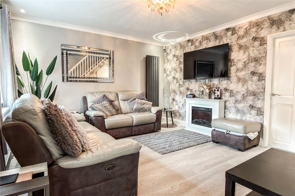 Property photo 2 of 16 Lounge