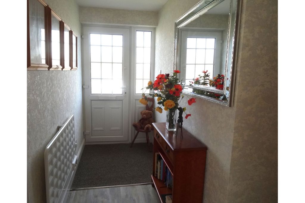 Property photo 3 of 25