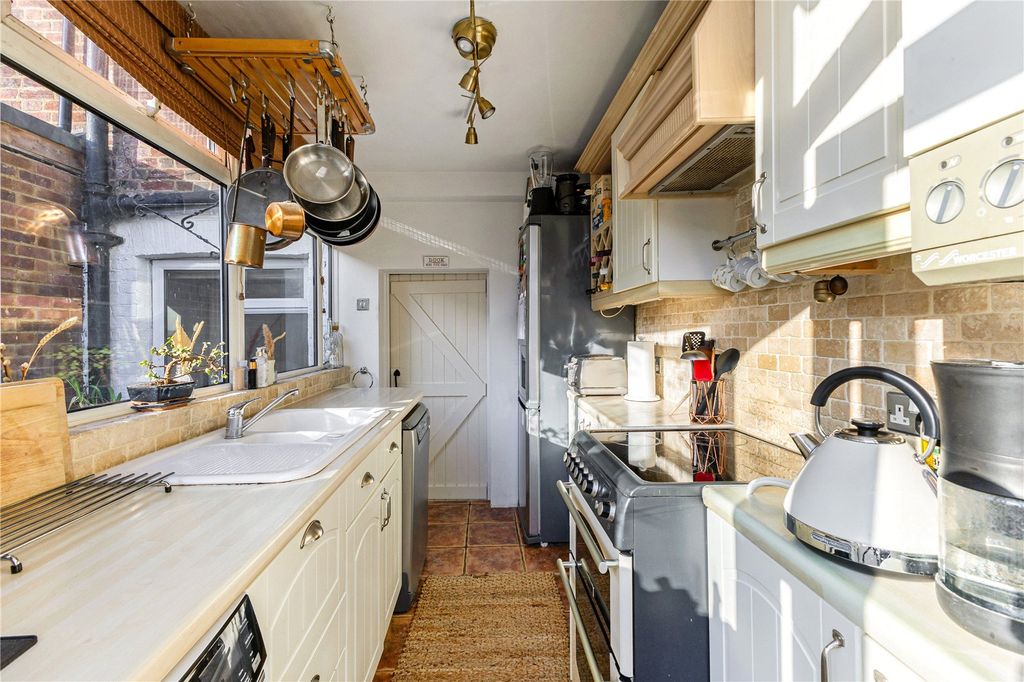 Property photo 3 of 12 Kitchen