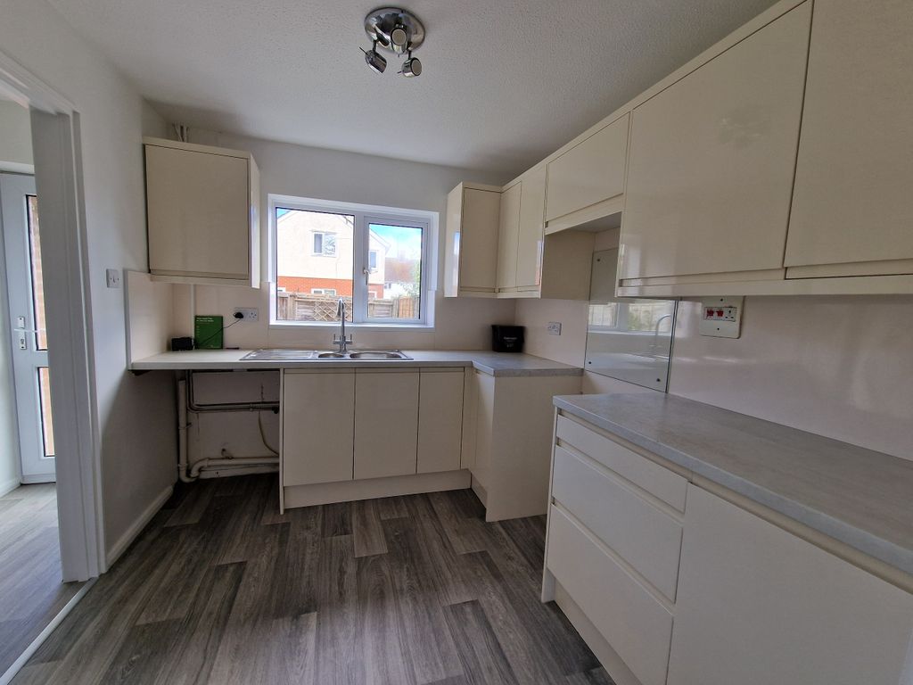 Property photo 2 of 13 Kitchen