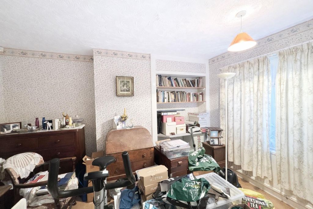 Property photo 3 of 11 Bedroom 2.Jpg