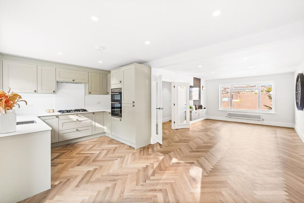 Property photo 2 of 14 Kitchen