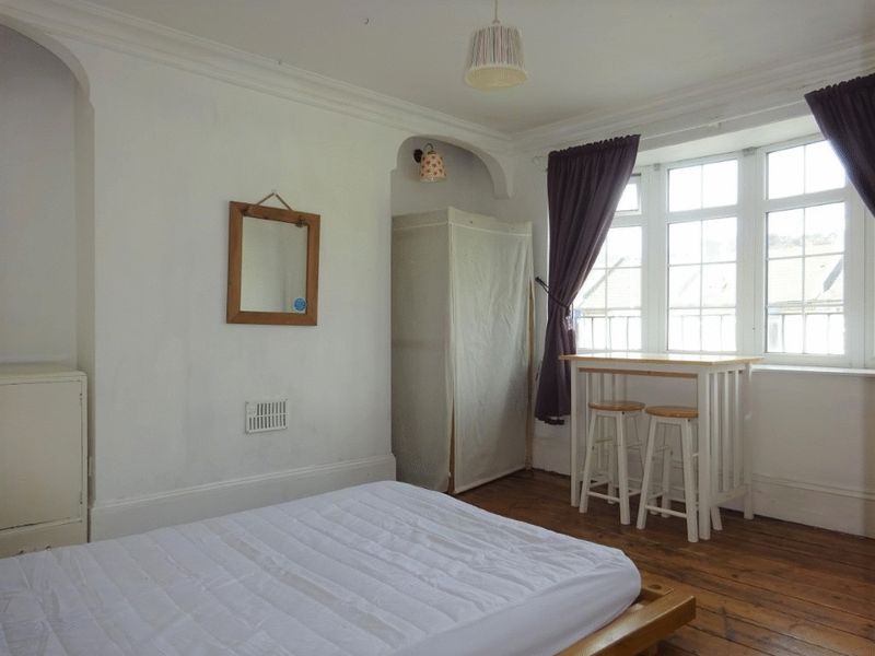 Property photo 2 of 9 Bedroom