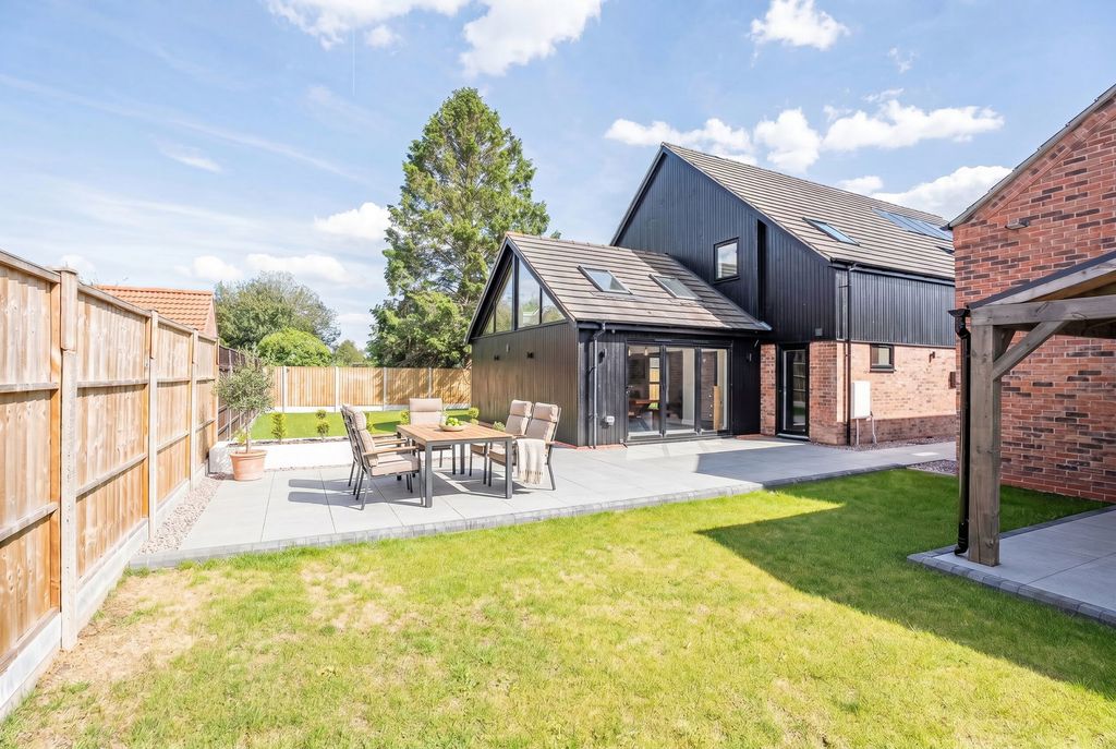 Property photo 2 of 33