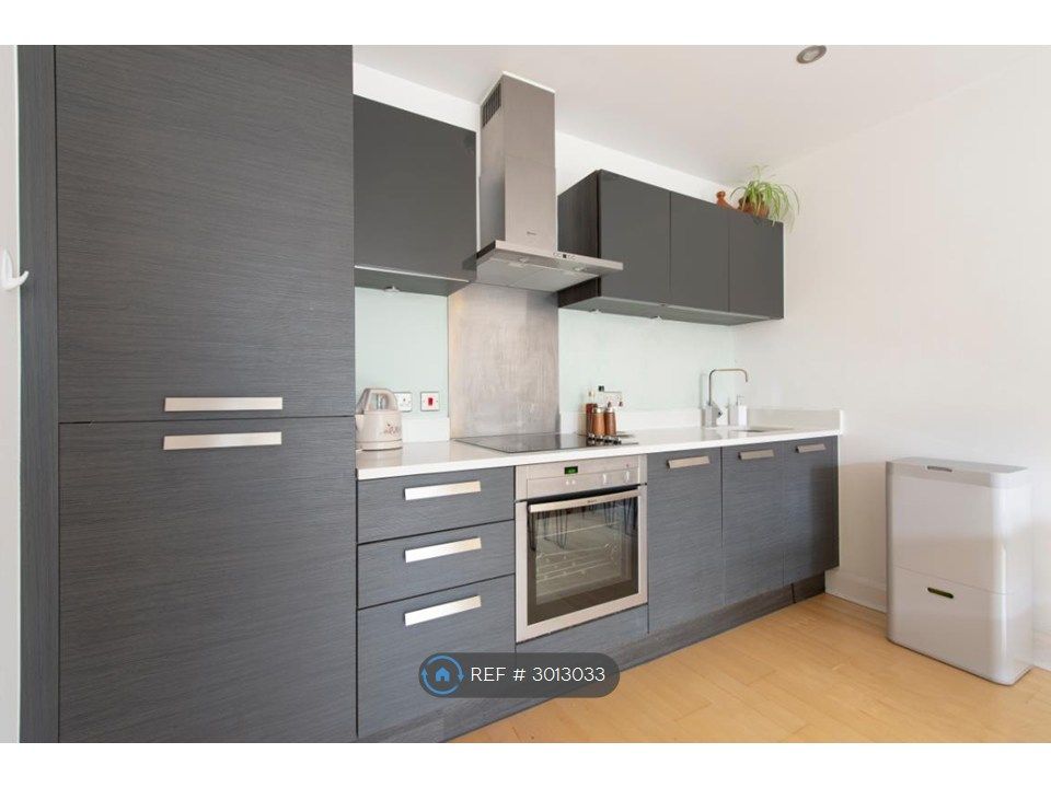 Property photo 2 of 10 Kitchen