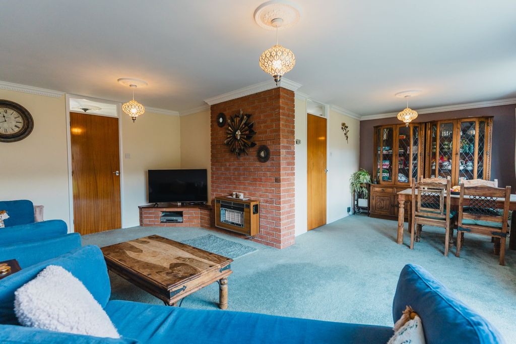 Property photo 2 of 32
