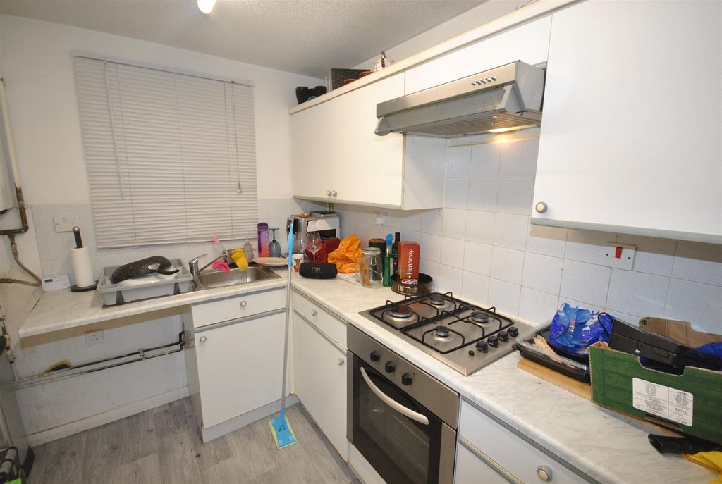 Property photo 3 of 7 Kitchen