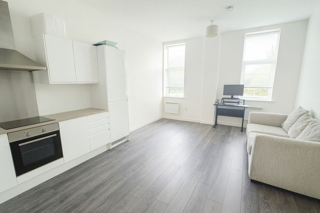 Property photo 2 of 8