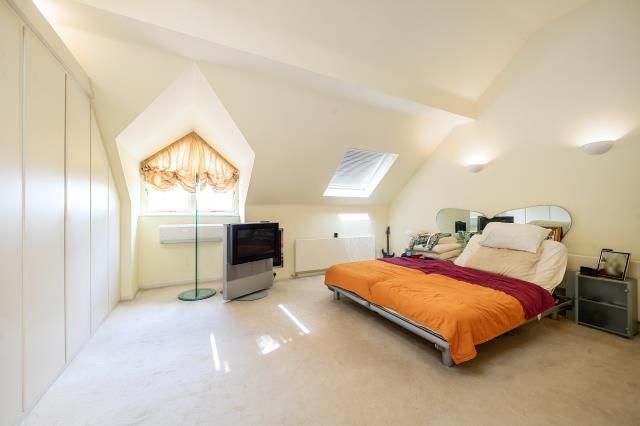 Property photo 3 of 11 Master Bedroom
