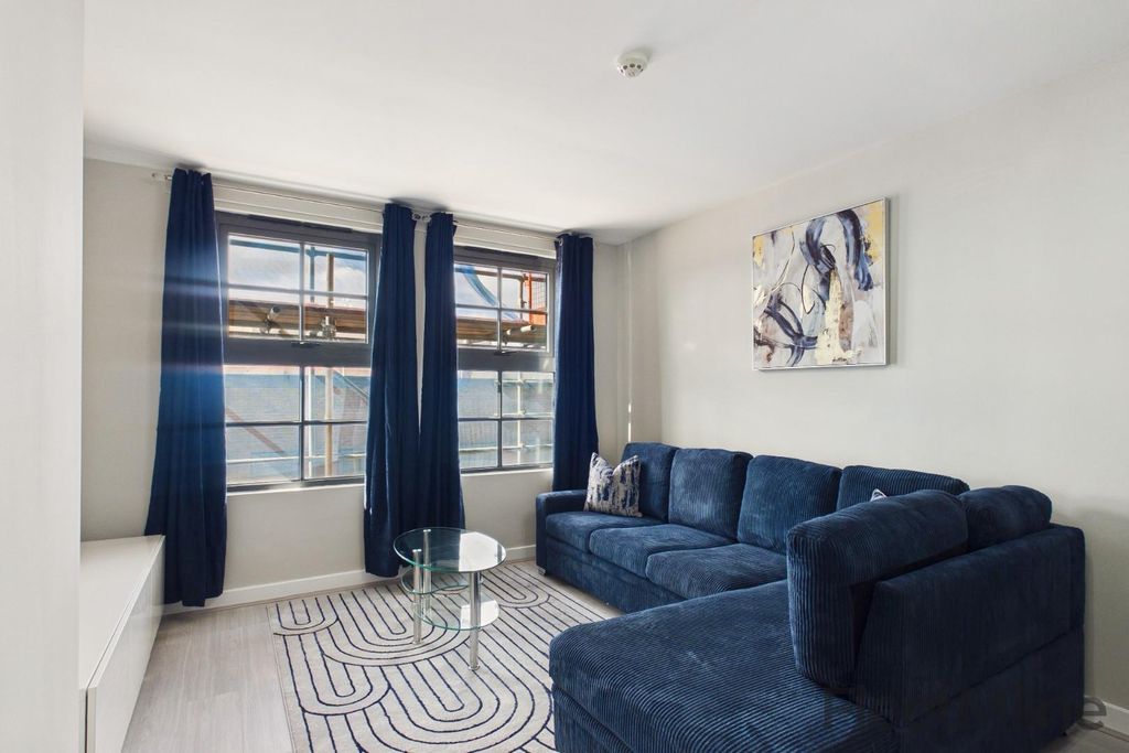 Property photo 3 of 16 Living Room