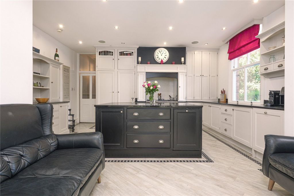 Property photo 2 of 18 Kitchen