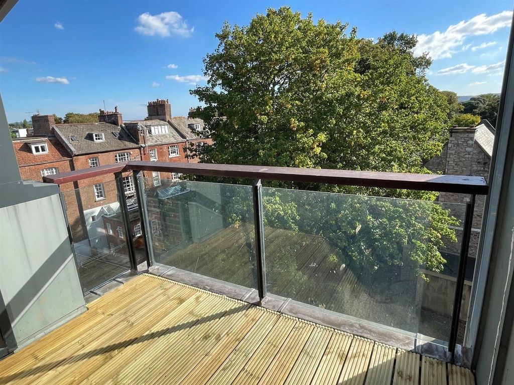 Property photo 3 of 33 Balcony