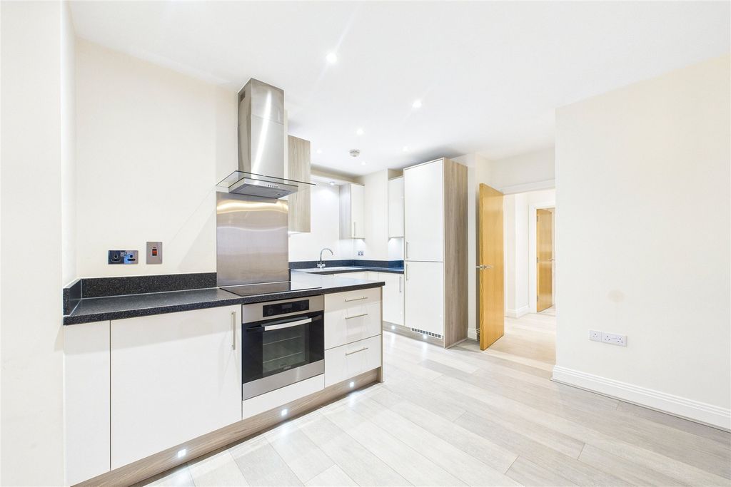 Property photo 2 of 12 Picture No. 11