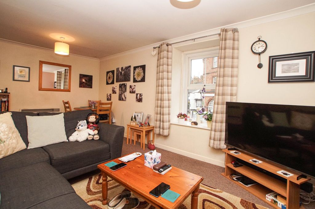 Property photo 3 of 17 Flat 1 Dining Lounge