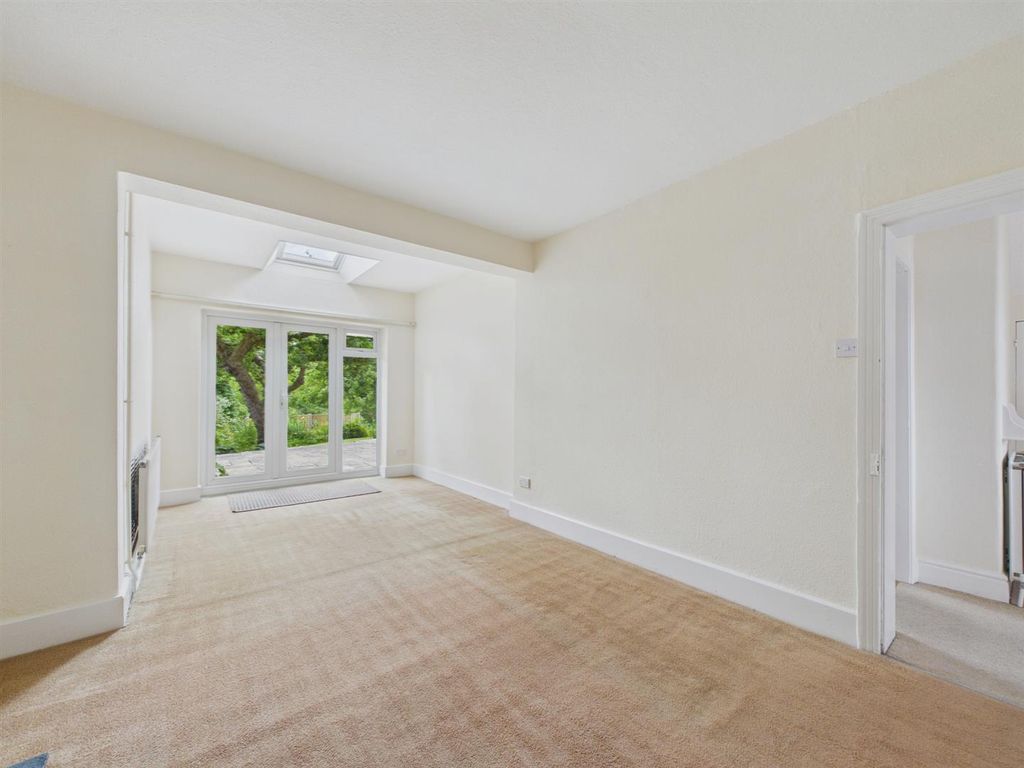 Property photo 3 of 22 Cam03972G0-Pr0394-Still002.Jpg