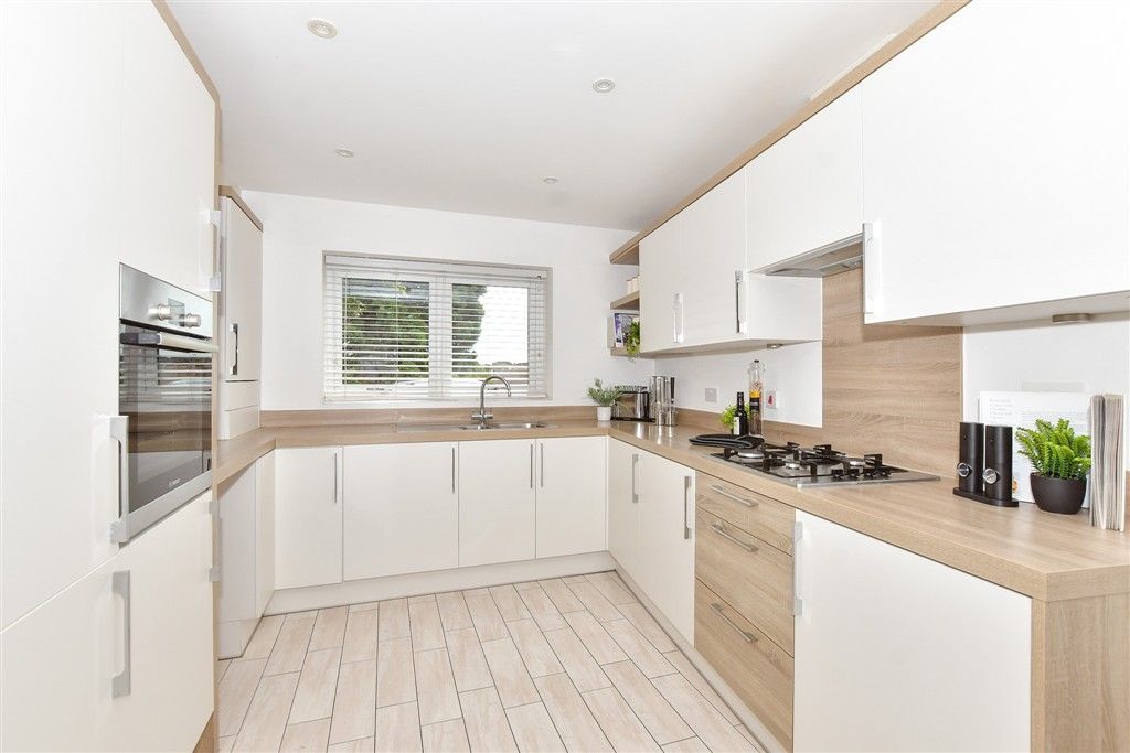 Property photo 2 of 18 Kitchen
