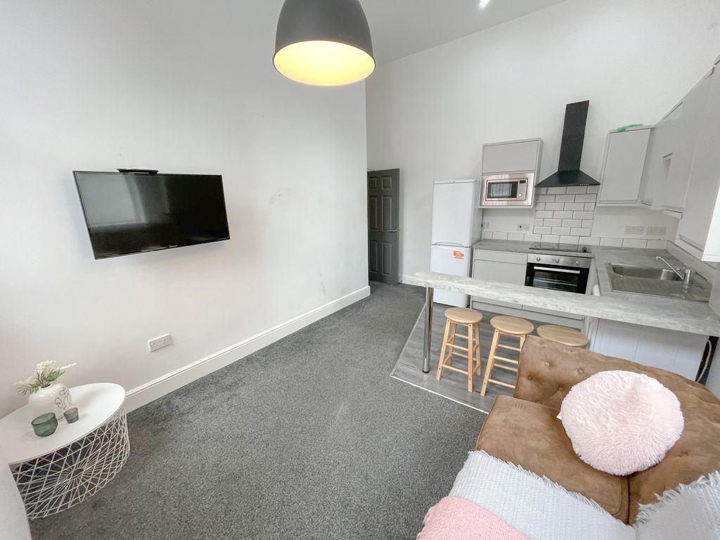 Property photo 1 of 4 2 Dell Street-895