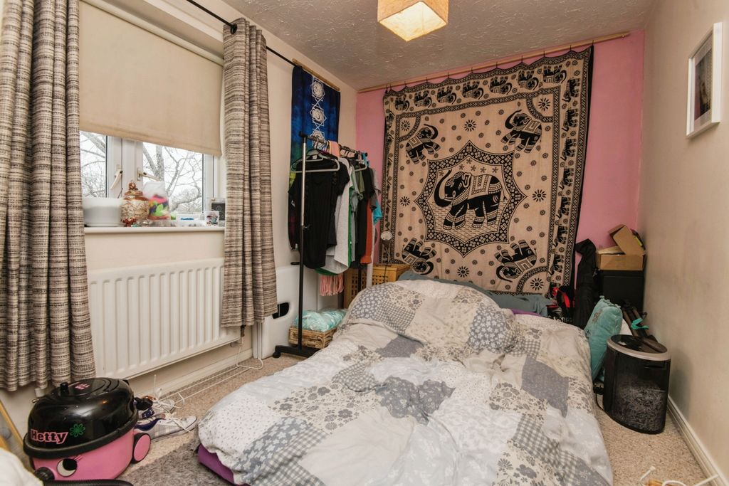 Property photo 3 of 15 Bedroom 2