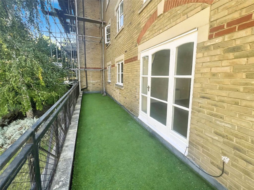 Property photo 2 of 7 Picture No. 14