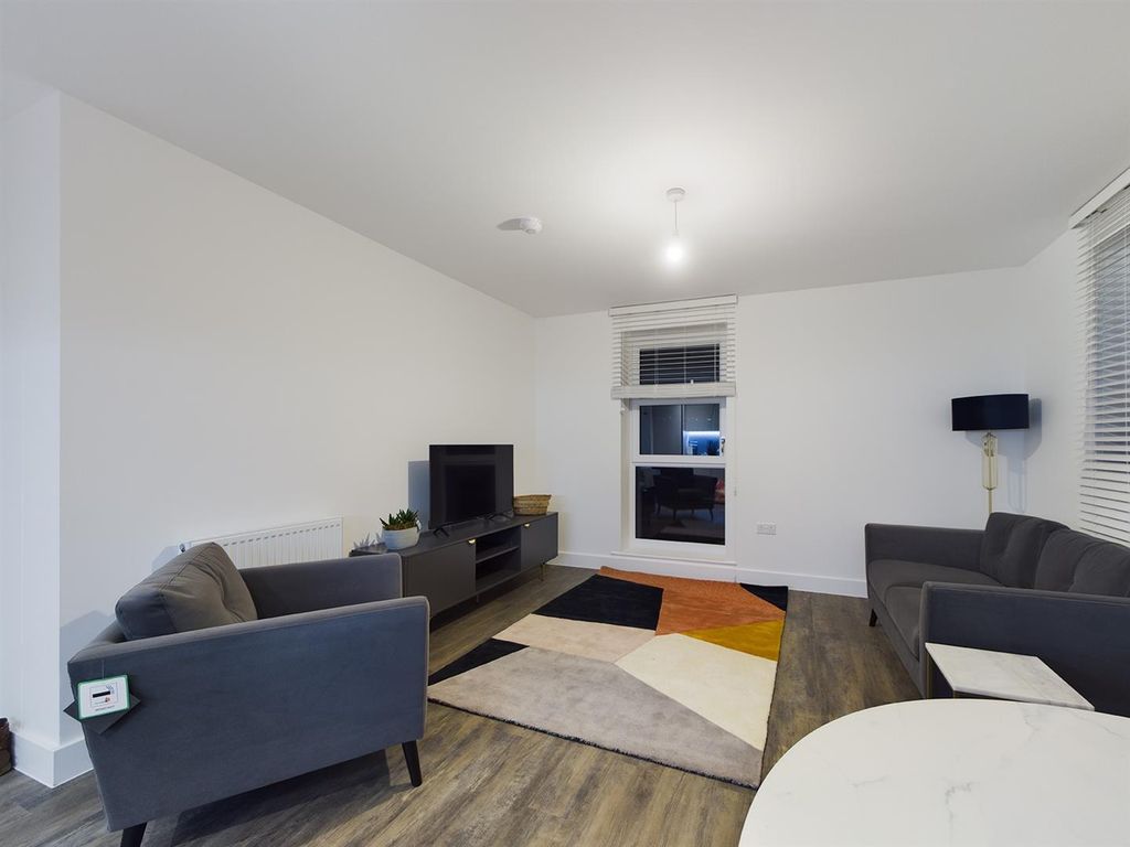 Property photo 3 of 13 Cam01030G0-Pr0022-Still002.Jpg