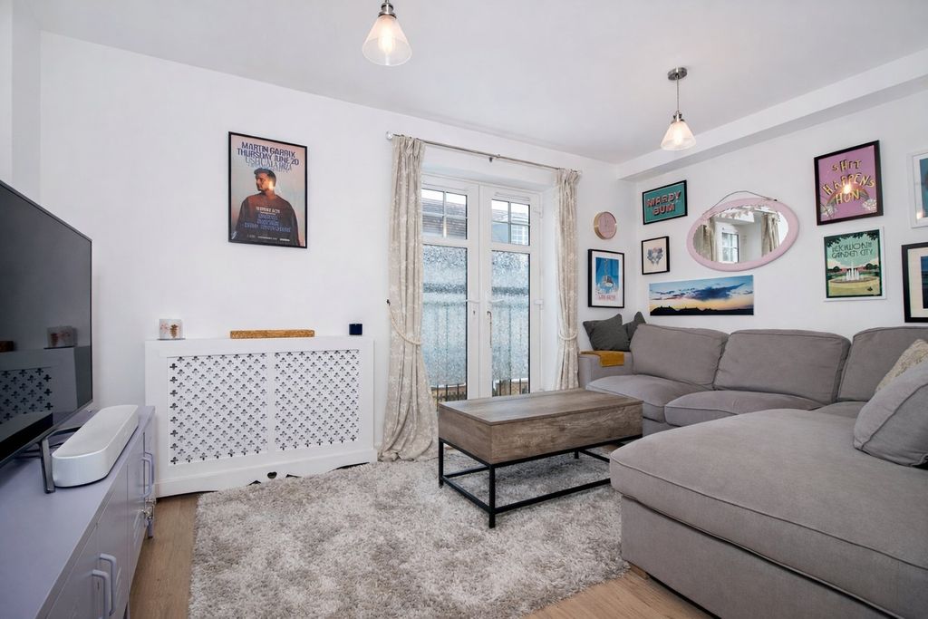 Property photo 3 of 8