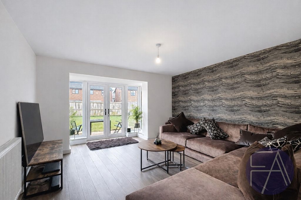 Property photo 3 of 21 4884805