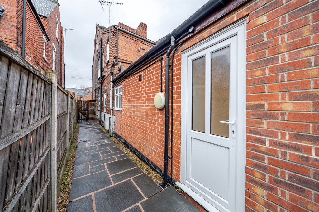 Property photo 1 of 7 (Main)