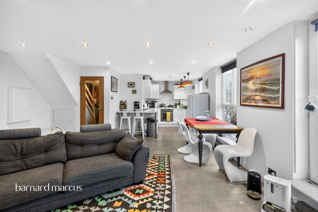 Property photo 1 of 25